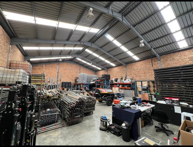 410M² WAREHOUSE TO LET IN STRIJDOMPARK